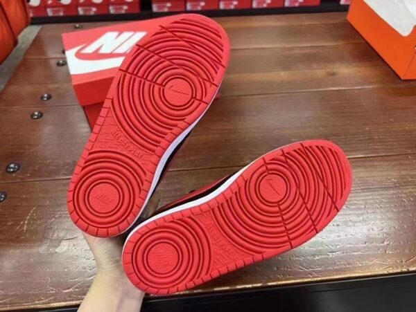NIKE - Image 4